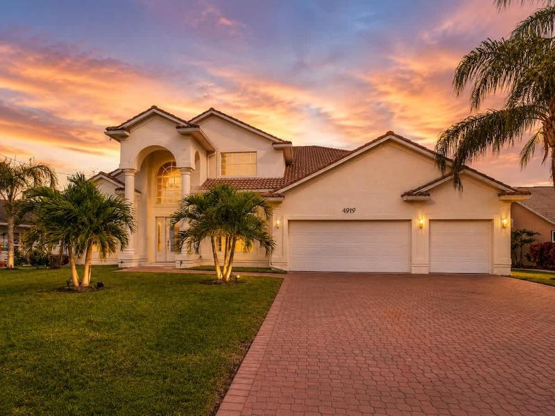 Luxe Waterfront Cape Coral Villa Pool Dock 4BR - image 34