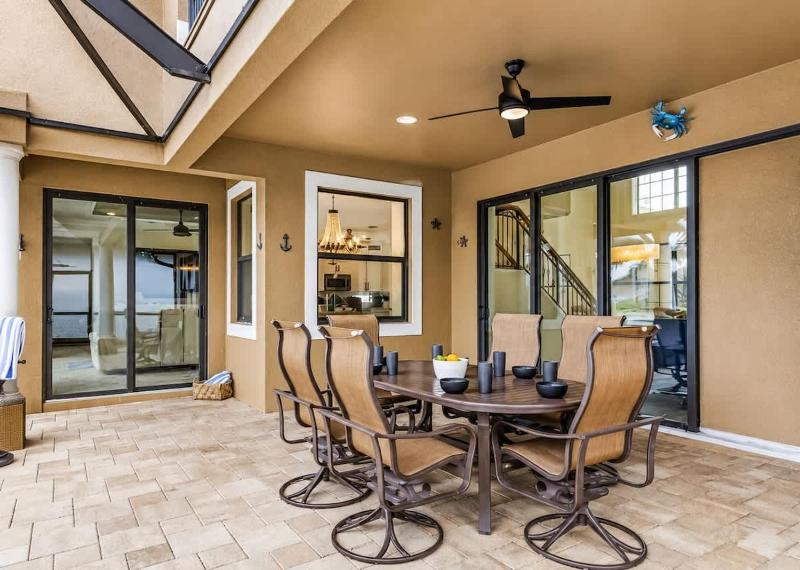 THE Luxury Villa Gulf Access Pool Spa Tiki Hut - image 17