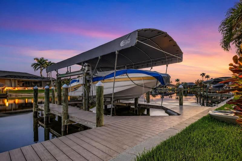 THE Luxury Villa Gulf Access Pool Spa Tiki Hut - image 3