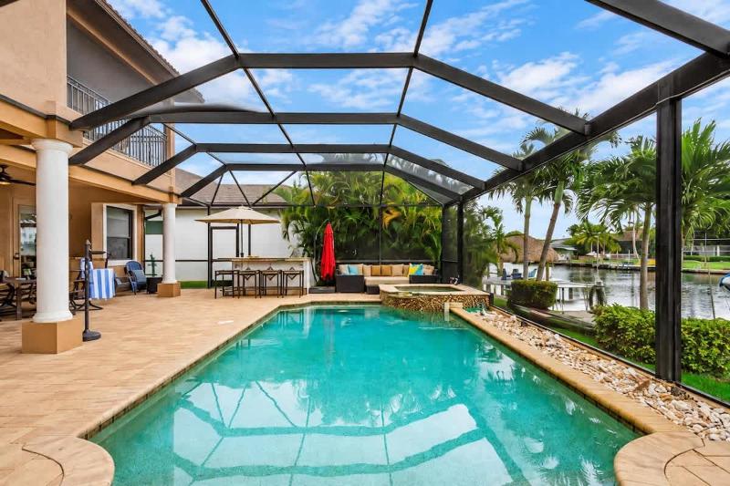 THE Luxury Villa Gulf Access Pool Spa Tiki Hut - image 49