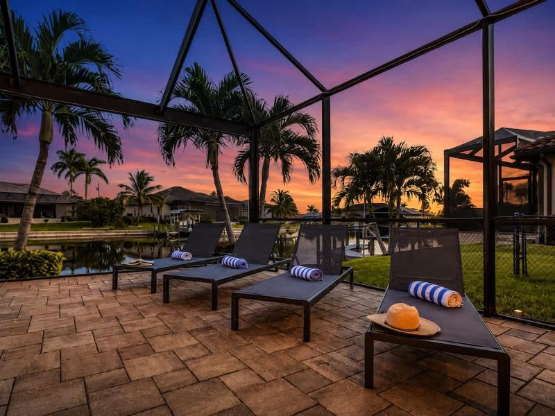 THE Luxury Villa Gulf Access Pool Spa Tiki Hut - image 14