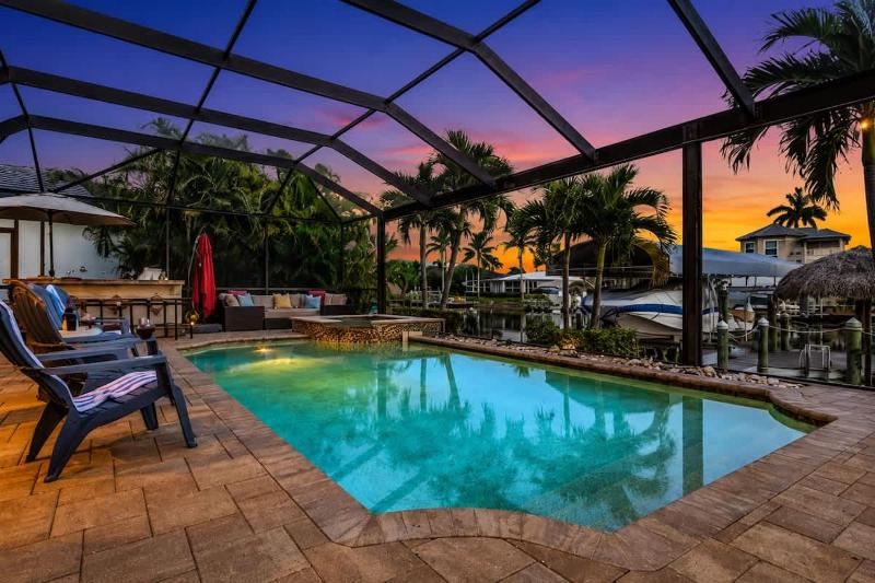 THE Luxury Villa Gulf Access Pool Spa Tiki Hut - image 6