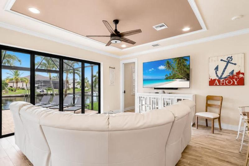 THE Luxury Villa Gulf Access Pool Spa Tiki Hut - image 7