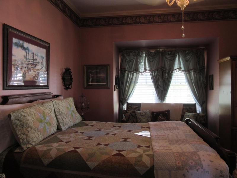 Queen Room - Disability Access image 3