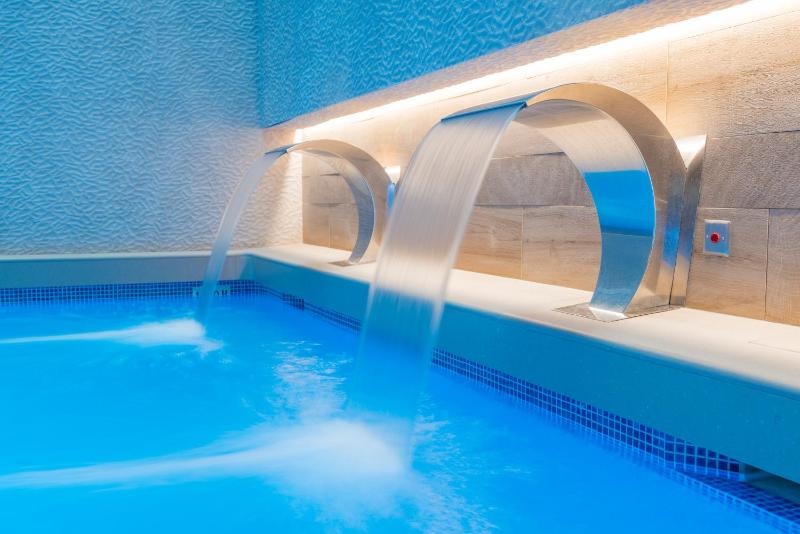 Deluxe Triple Room with Spa Access image 2