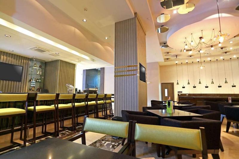 The District Hotel - image 10