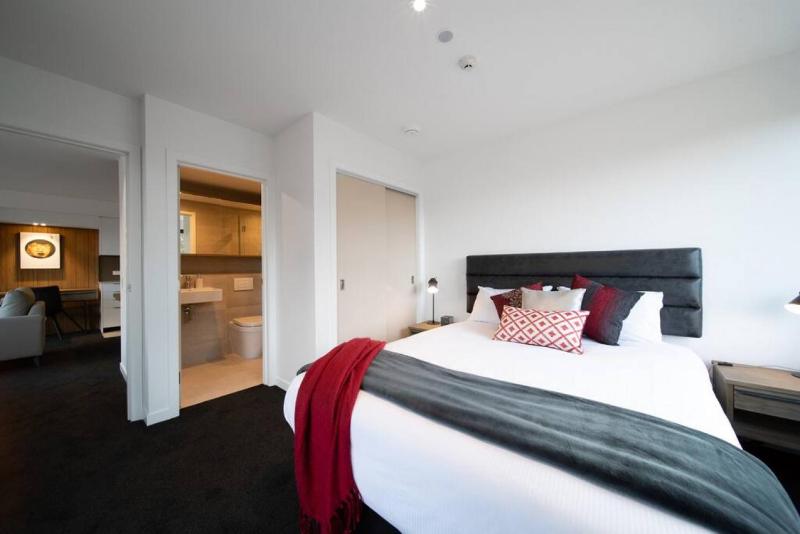 Modern Apartment with Mountain Views-free parking - image 8