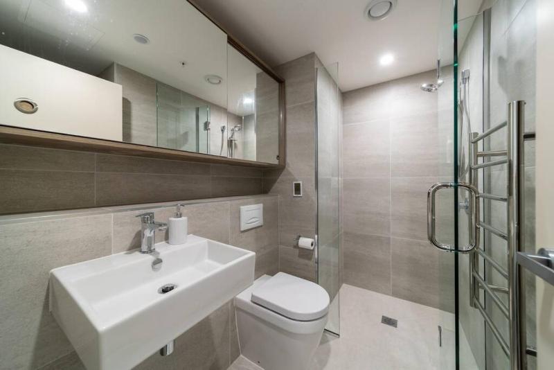 Modern Apartment with Mountain Views-free parking - image 16