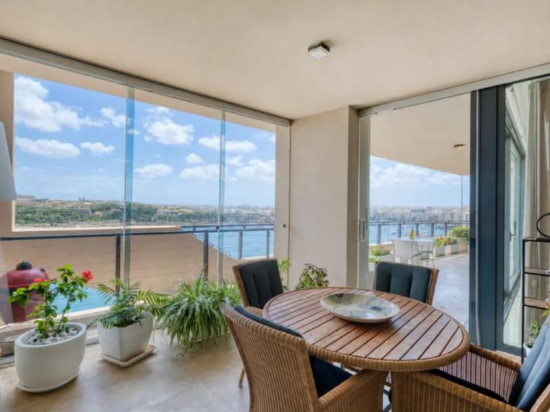 Apartment with view and terrace in Sliema Malta - image 8