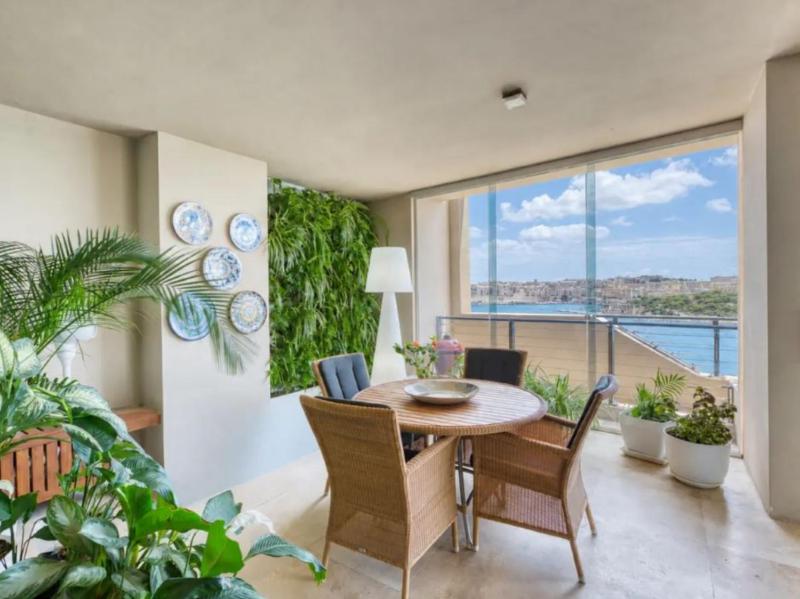 Apartment with view and terrace in Sliema Malta - image 11
