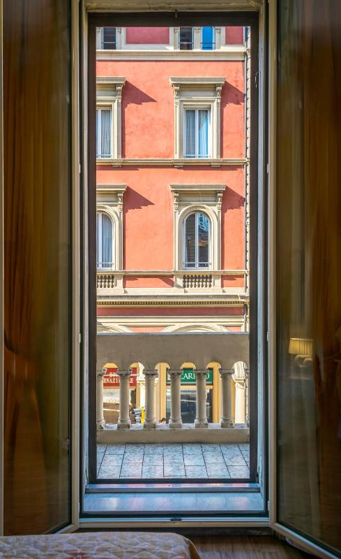Double or Twin Room image 4