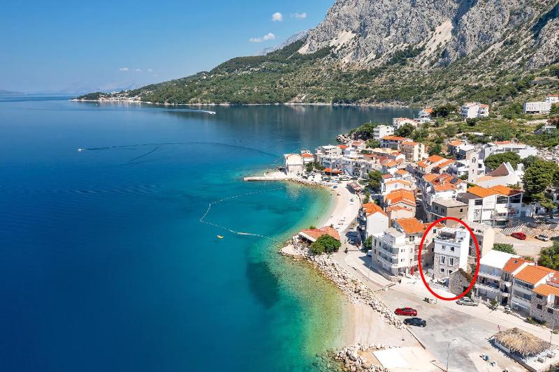 Beachfront house with hot tubDrasnice Makarska - 25460 - image 1