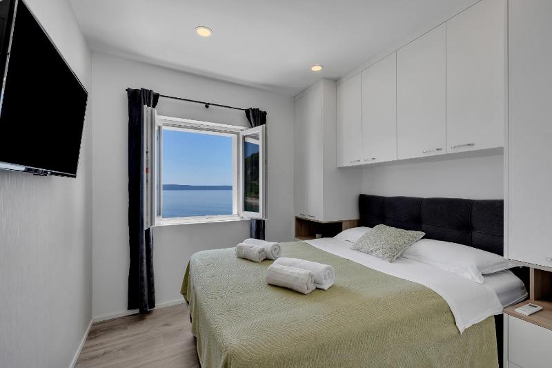 Beachfront house with hot tubDrasnice Makarska - 25460 - image 19