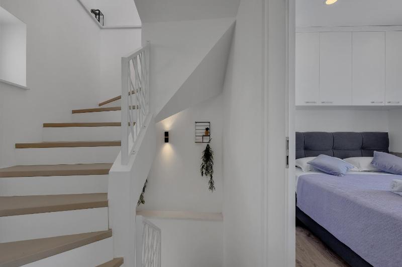 Beachfront house with hot tubDrasnice Makarska - 25460 - image 18