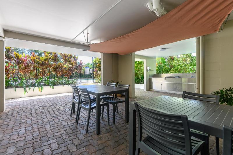 Seascape Holidays - Tropical Reef Apartments - image 18