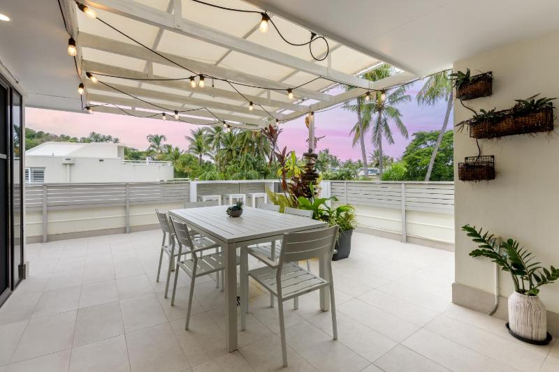 Seascape Holidays - Tropical Reef Apartments - image 22