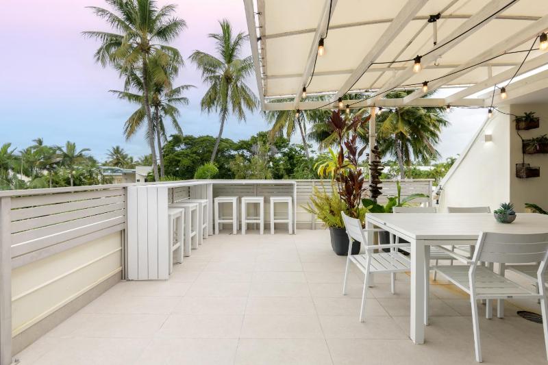 Seascape Holidays - Tropical Reef Apartments - image 16
