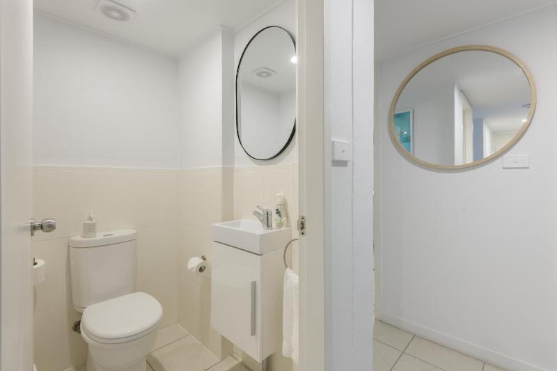 Seascape Holidays - Tropical Reef Apartments - image 25