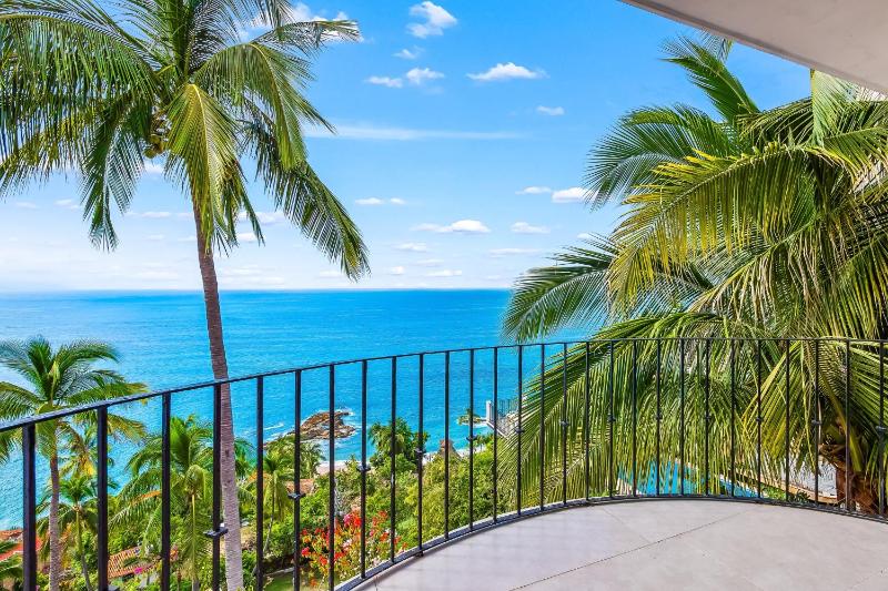 Ocean-view Conchas Chinas 3BR near beaches dining nightlife - image 1