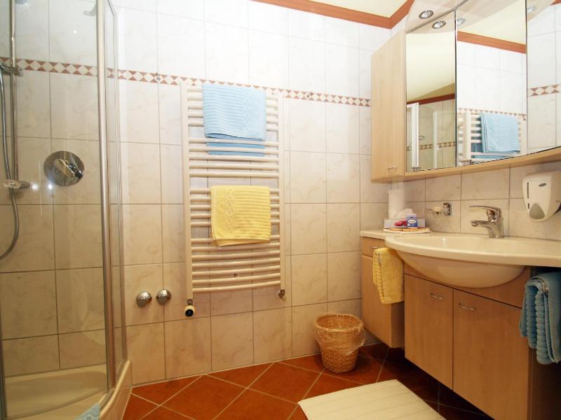 Double Room with Balcony image 4