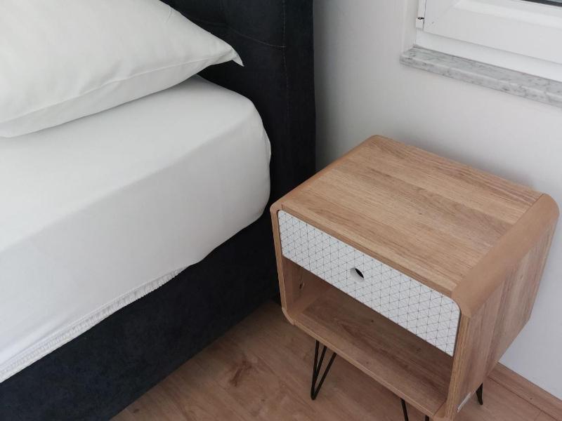 Villa Ni i Makarska -Two Bedroom Apartment With Terrace And Hot Tub Lux F - image 11