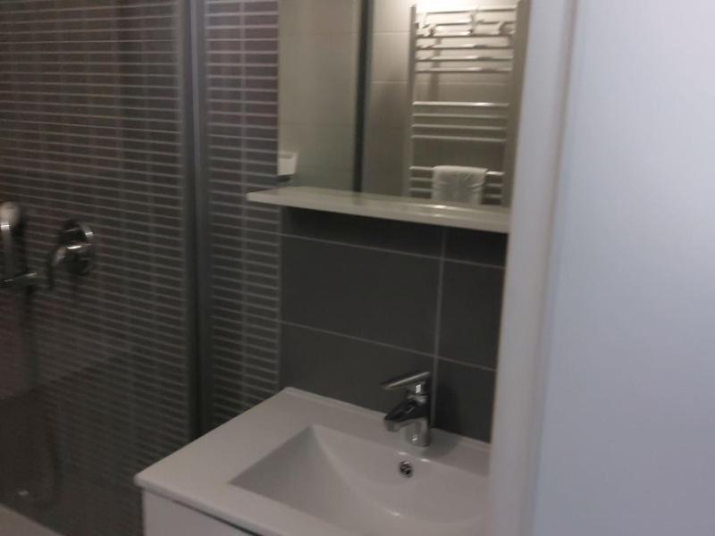 Villa Ni i Makarska -Two Bedroom Apartment With Terrace And Hot Tub Lux F - image 5