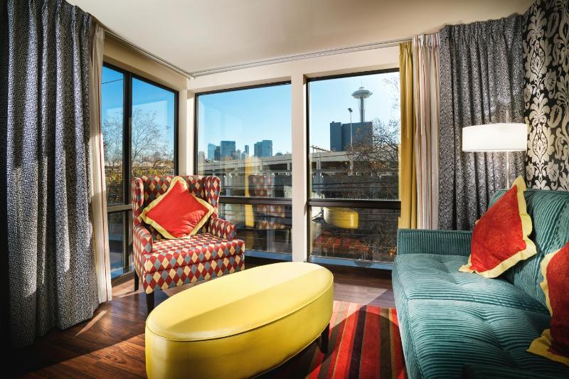 Suite with Two King Beds and Sofa Bed image 4