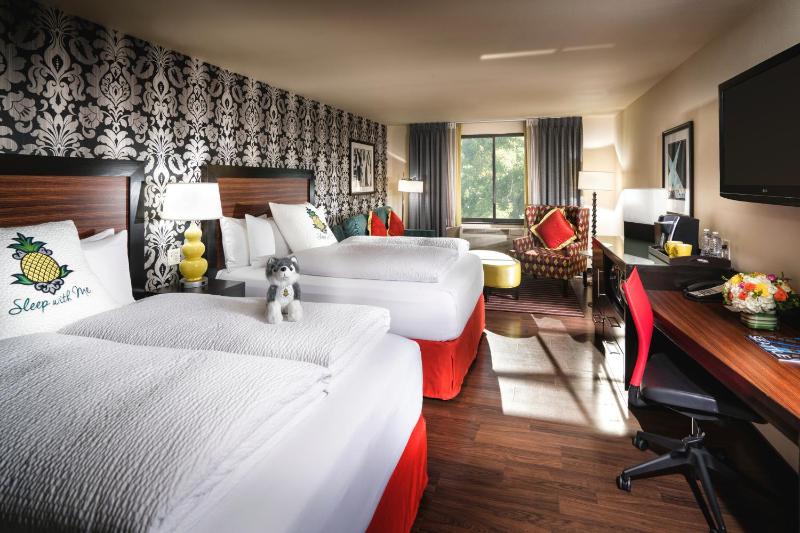 Junior Suite with City View image 2