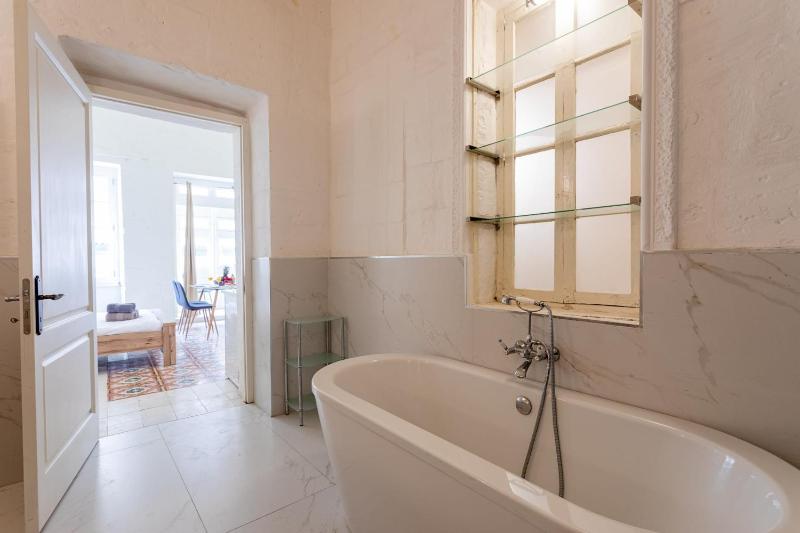 BnBNova - Historic Valletta 3BA House with Rooftop - image 2