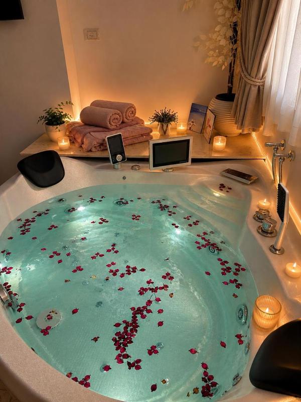 Panoramic view & Jacuzzi - image 11