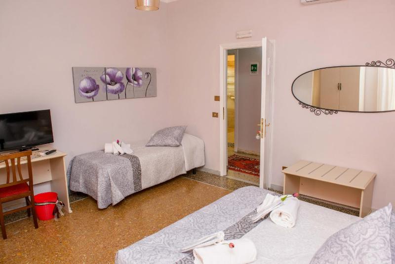 Double Room with Private External Bathroom image 2