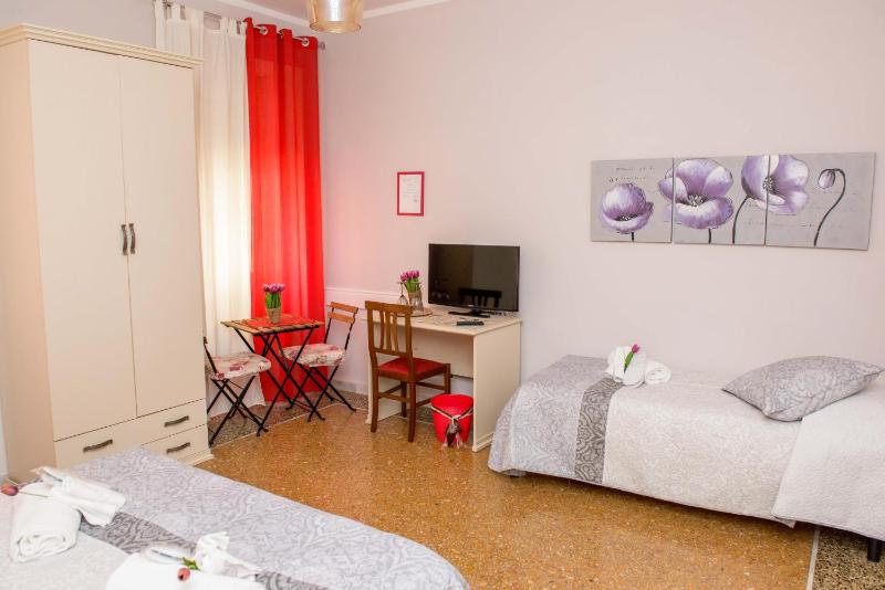 Double Room with Private External Bathroom image 3