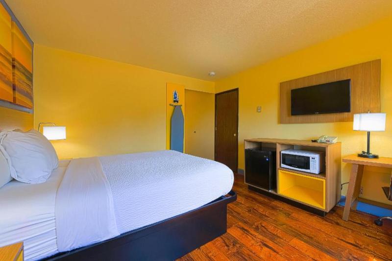 Coastal Inn by OYO Lincoln City - Oregon Coast Hwy - image 16