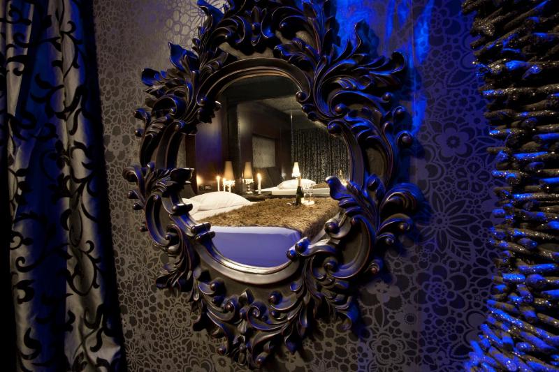 King Room with Spa Bath image 4