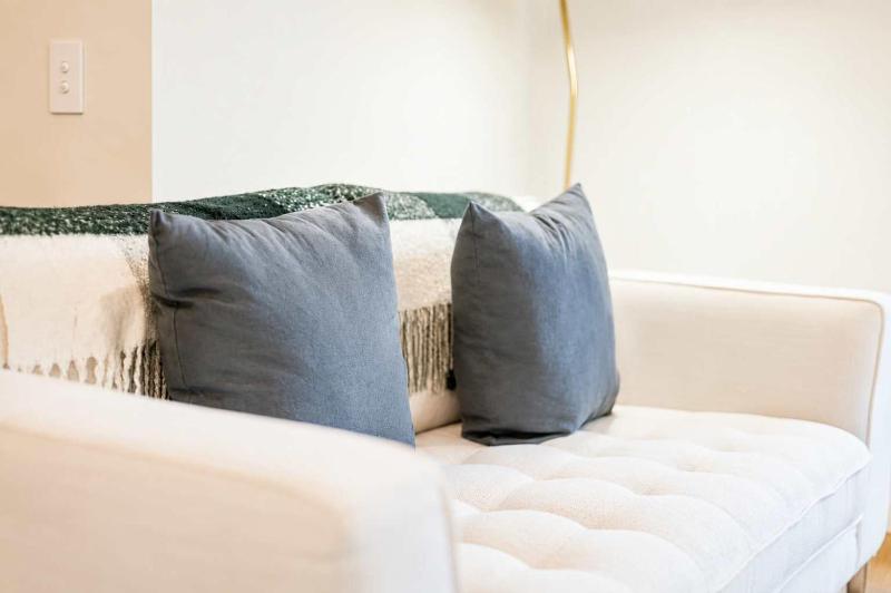 Modern 1BR Retreat with Bath & Laundry - Manchester - image 9