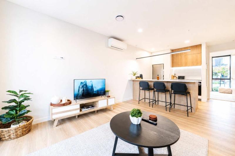 Modern 1BR Retreat with Bath & Laundry - Manchester - image 15