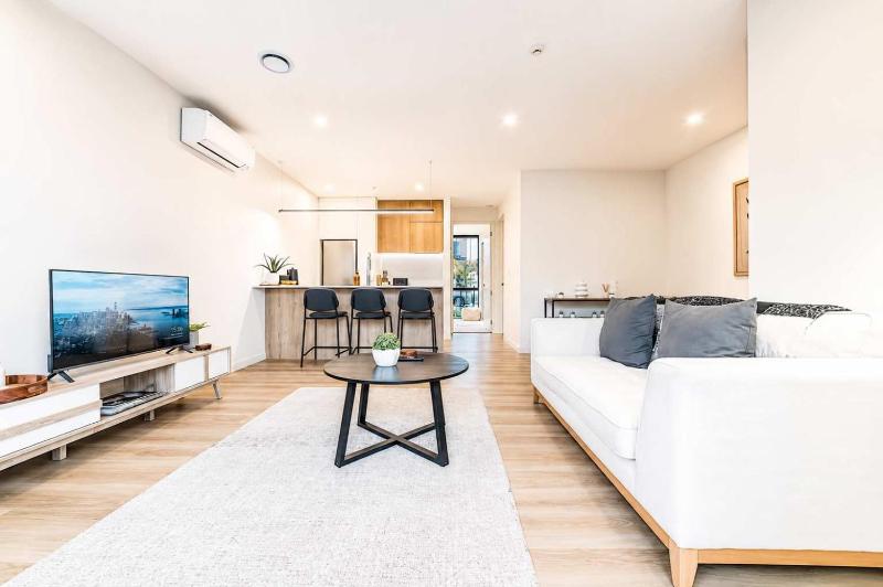 Modern 1BR Retreat with Bath & Laundry - Manchester - image 30