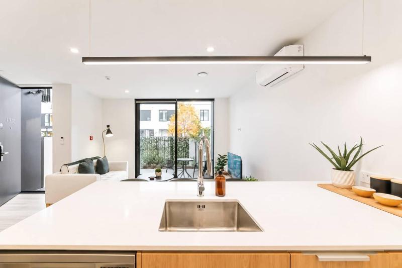 Modern 1BR Retreat with Bath & Laundry - Manchester - image 25