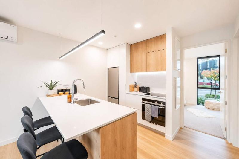 Modern 1BR Retreat with Bath & Laundry - Manchester - image 10