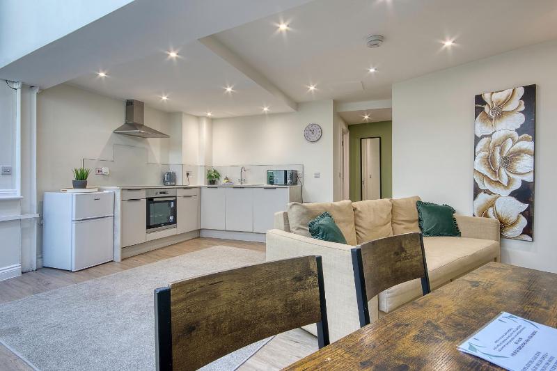 Westhill Road Apartment - image 1