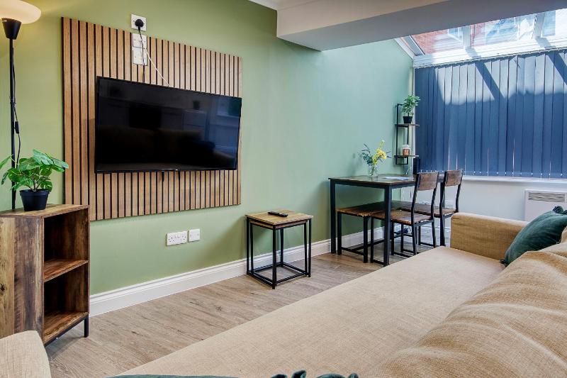 Westhill Road Apartment - image 3