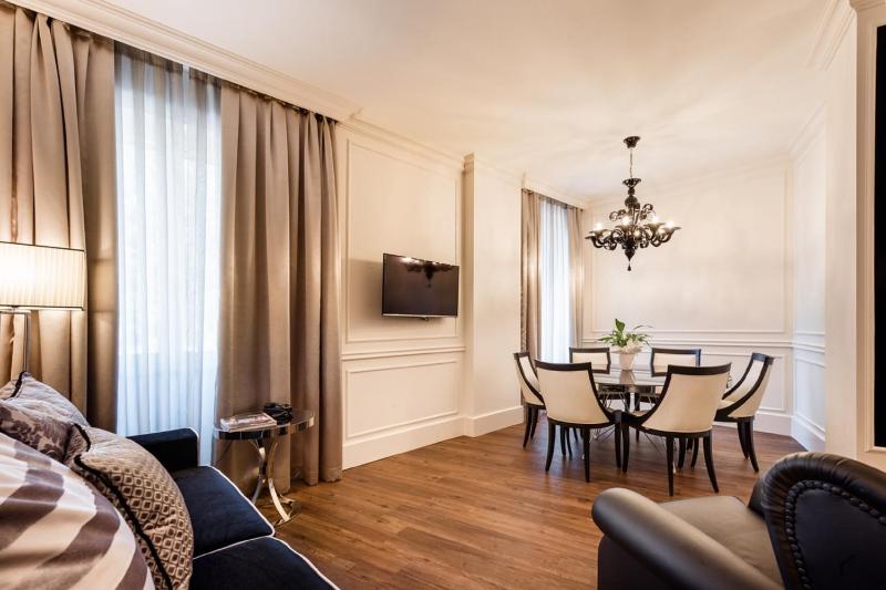 One-Bedroom Apartment (5 Adults) - Split Level - Separate Building image 1