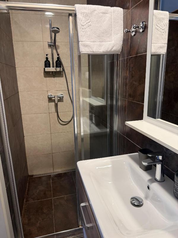 Apartma City & Free Parking - image 16