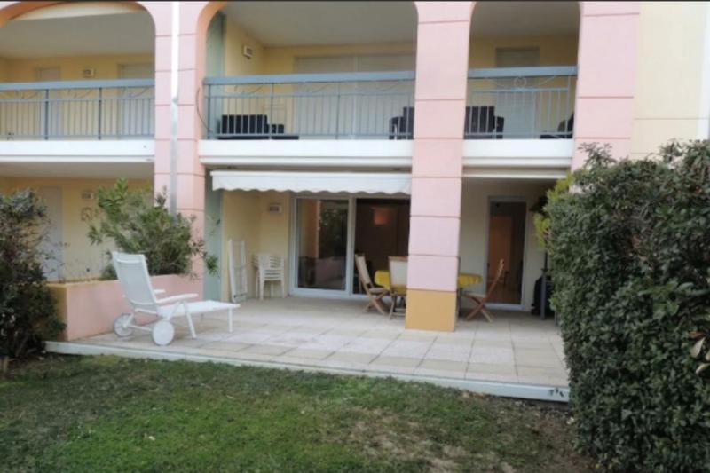 Apartment with pool and garden in Saint Aygulf - image 12