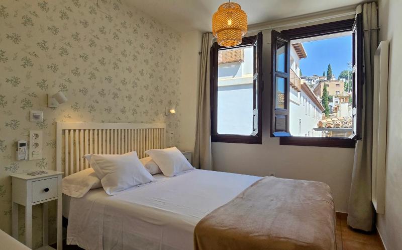Apartamento en Carrera del Darro Granada Atico - image 15