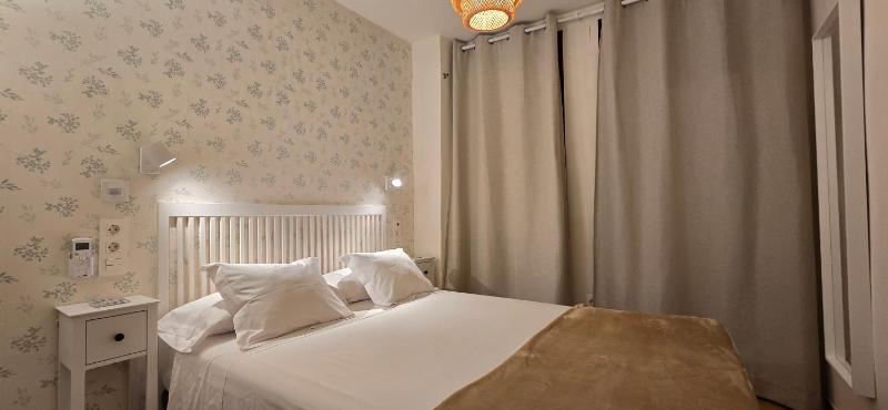 Apartamento en Carrera del Darro Granada Atico - image 11