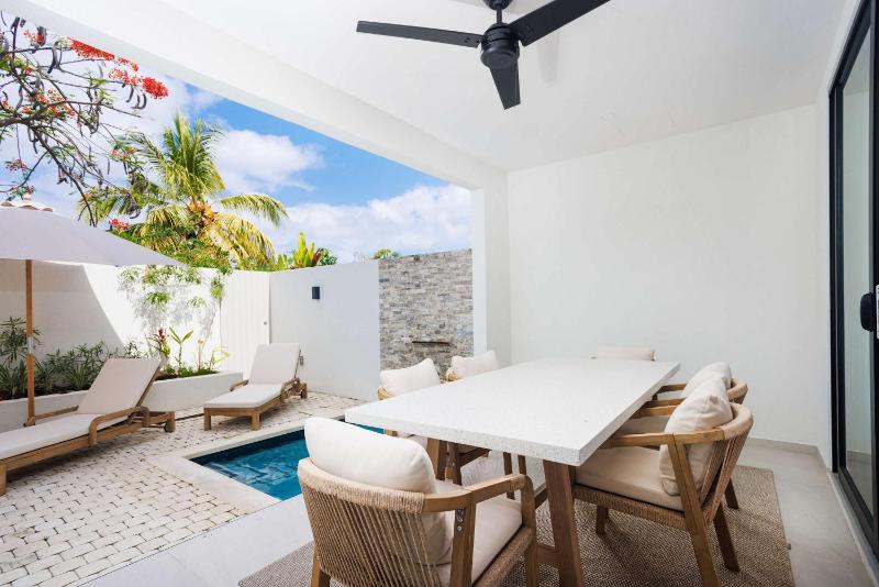 New CHIC 3BR Villa Walk to Beach Pool & Terrace - image 13
