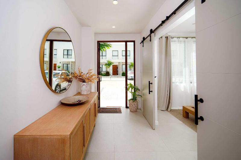 New CHIC 3BR Villa Walk to Beach Pool & Terrace - image 8