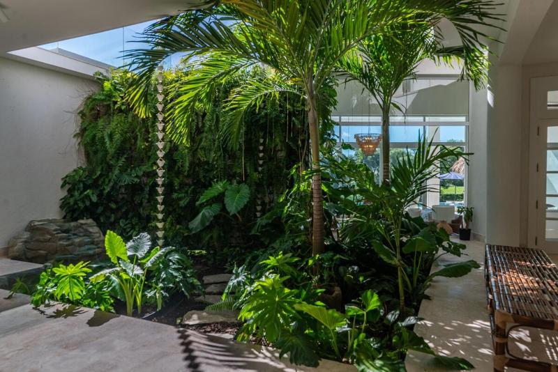 5BR Luxury Oasis Pool Golf & Lake Ocean acces - image 32
