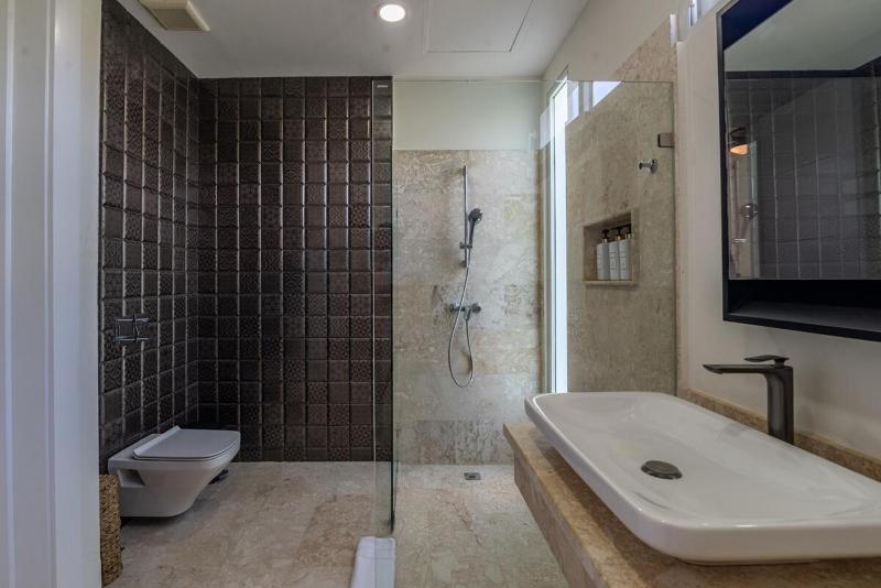 5BR Luxury Oasis Pool Golf & Lake Ocean acces - image 9